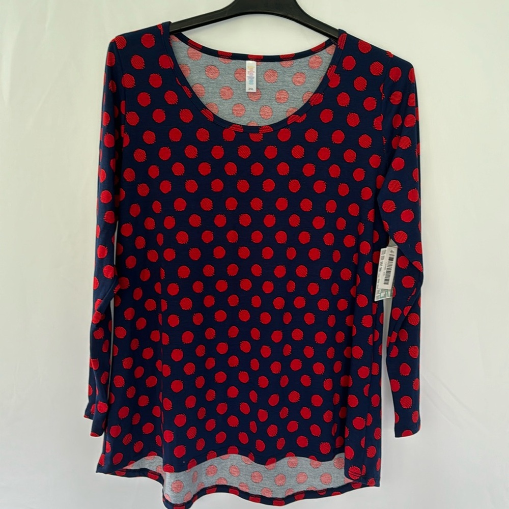 ❤️3/$30 LulaRoe Red Polka Dot Top - Picture 1 of 7